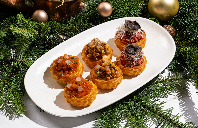 Доставка ассорти паштейш из слоёного теста