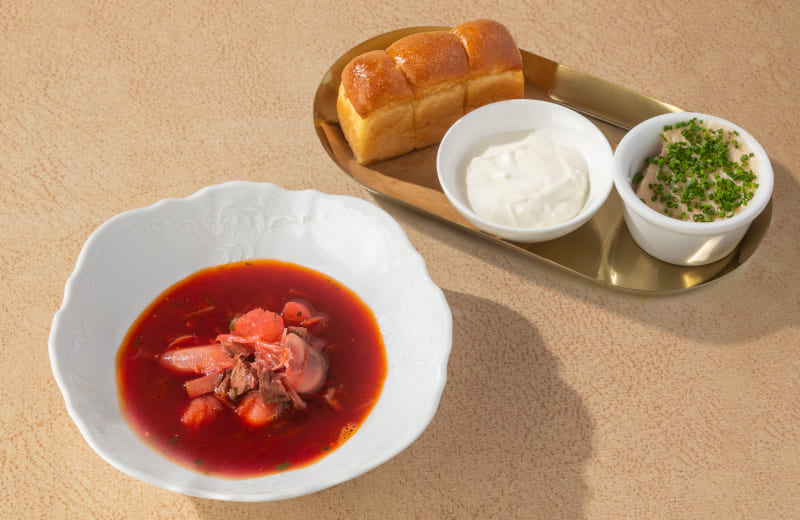 Заказать борщ с говяжьими щёчками и пампушками