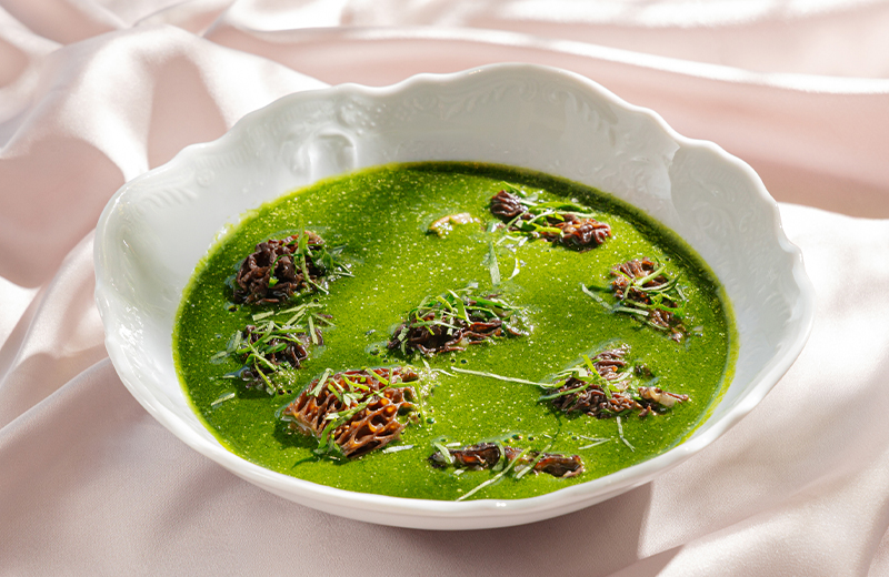 Заказать крем-суп из шпината со сморчками