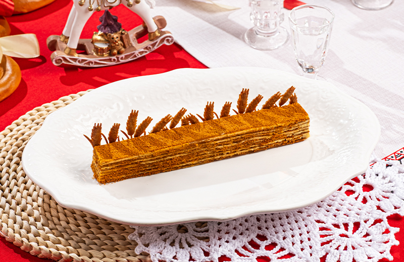 Доставка на дом медовик