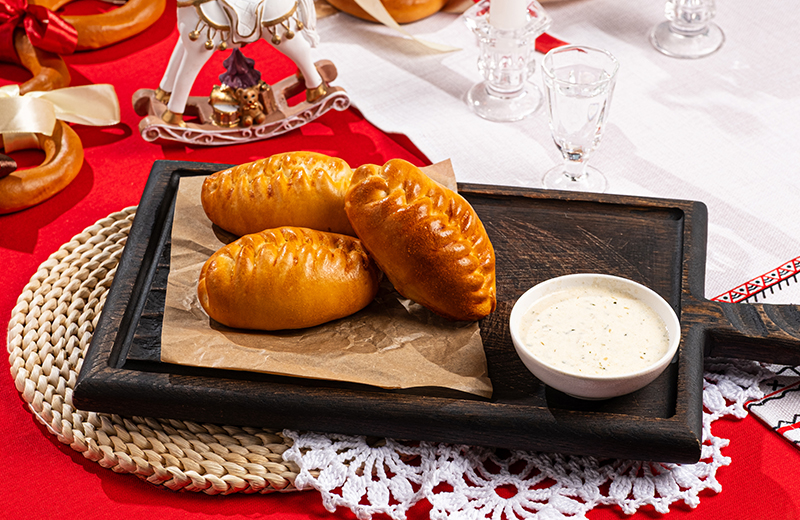 Доставка мини-пирожки с цыплёнком, говядиной и белыми грибами