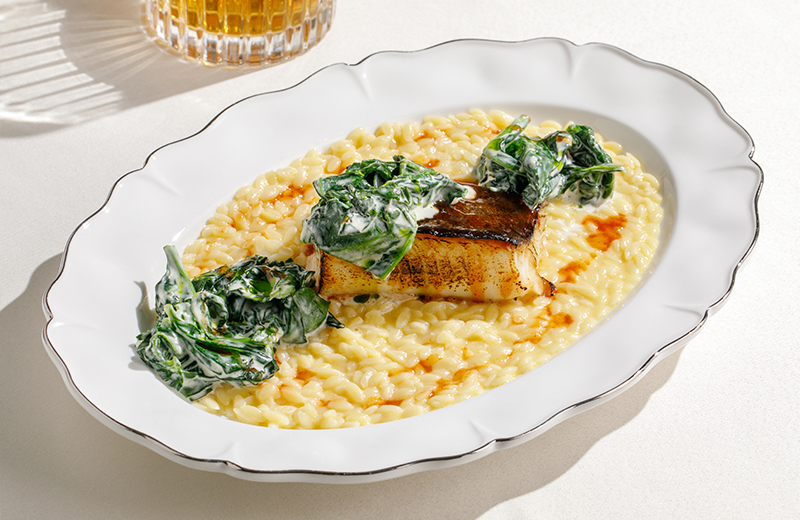 Доставка на дом палтус с орзо и молодым шпинатом в сливках