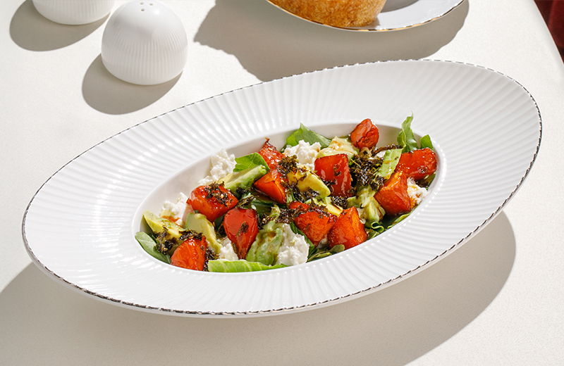 Заказать на дом салат с моцареллой и печёным бататом