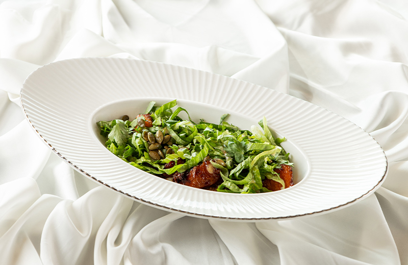 Заказать на дом салат с тыквой и тушёной говяжьей щекой