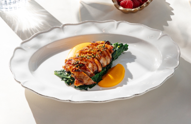 Заказ цыплёнок барбекю с жареным на углях шпинатом