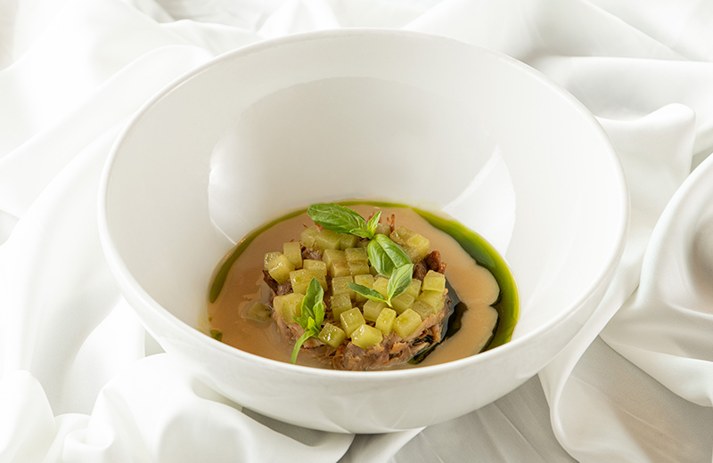 Доставка суп из пастернака с уткой и компрессионной грушей