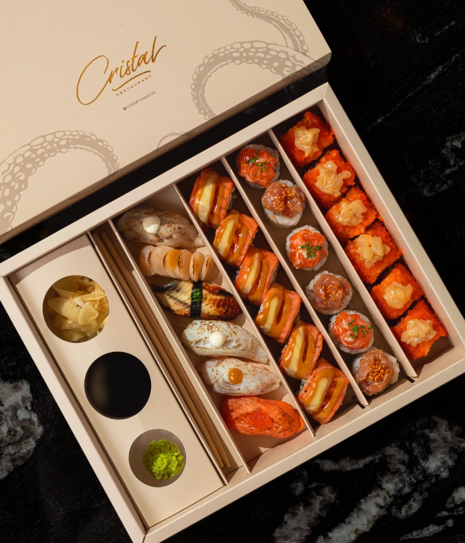 Сет авторских роллов в ресторане Cristal
