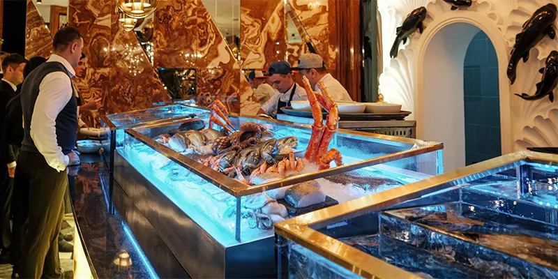 Свежие морепродукты и рыба от лучших поставщиков в Санкт-Петербурге для гостей CRISTAL 